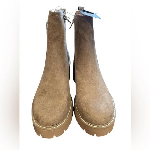 Tan Zip Up Heeled Boots - Picture 2 of 6